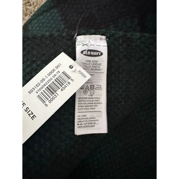 New Old Navy Plaid Hat and Scarf Set Green Blue One Size NWT winter - Picture 2 of 7
